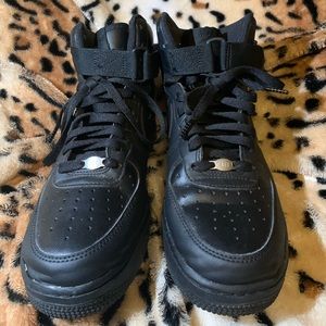 Nike Mens Air Force 1 Mid Casual Sneakers